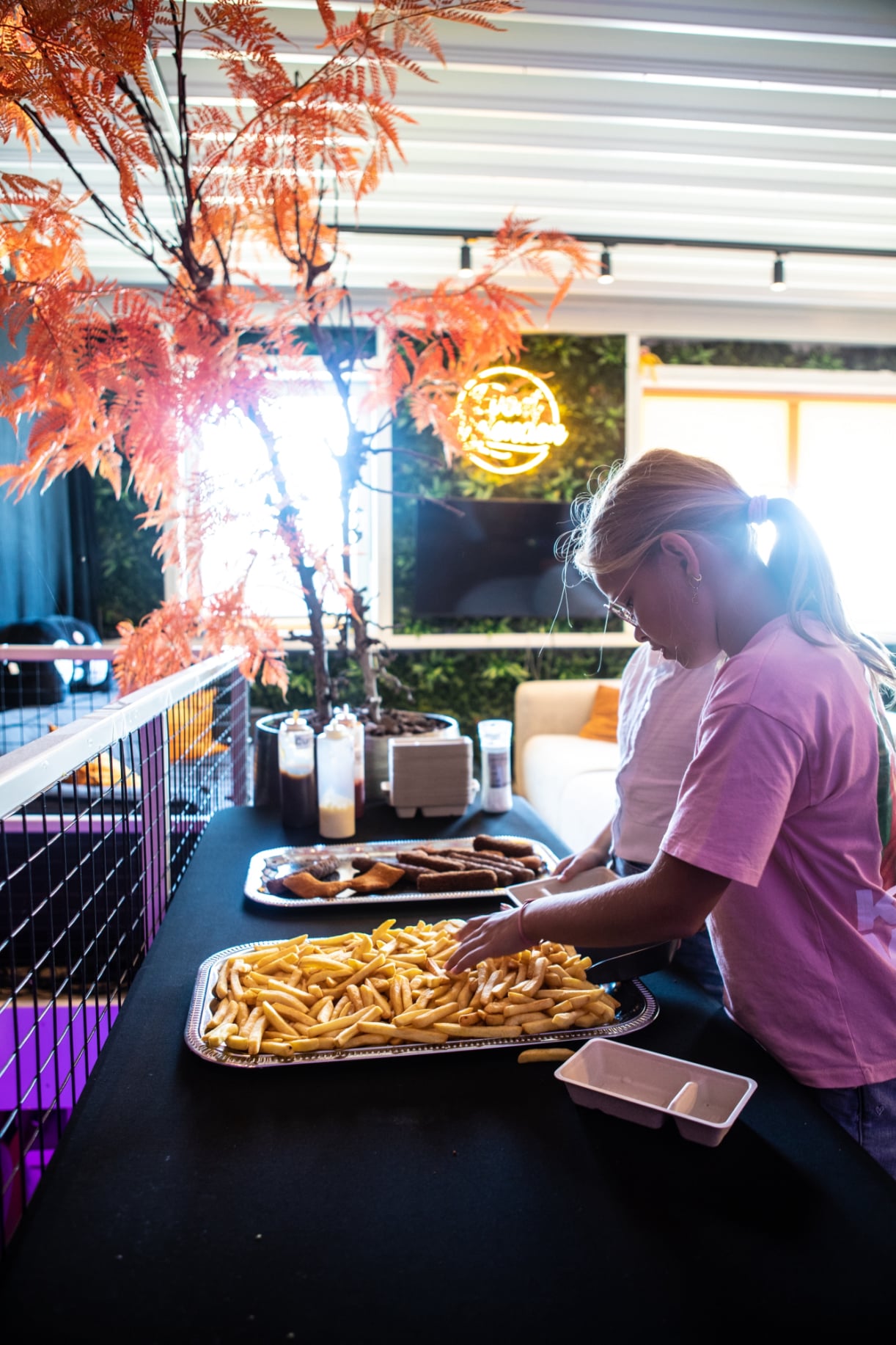 Catering met friet en frikandellen compleet in de gamehal in leusden