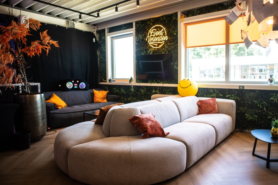 Lounge bank bij event vrienden en gamehal leusden