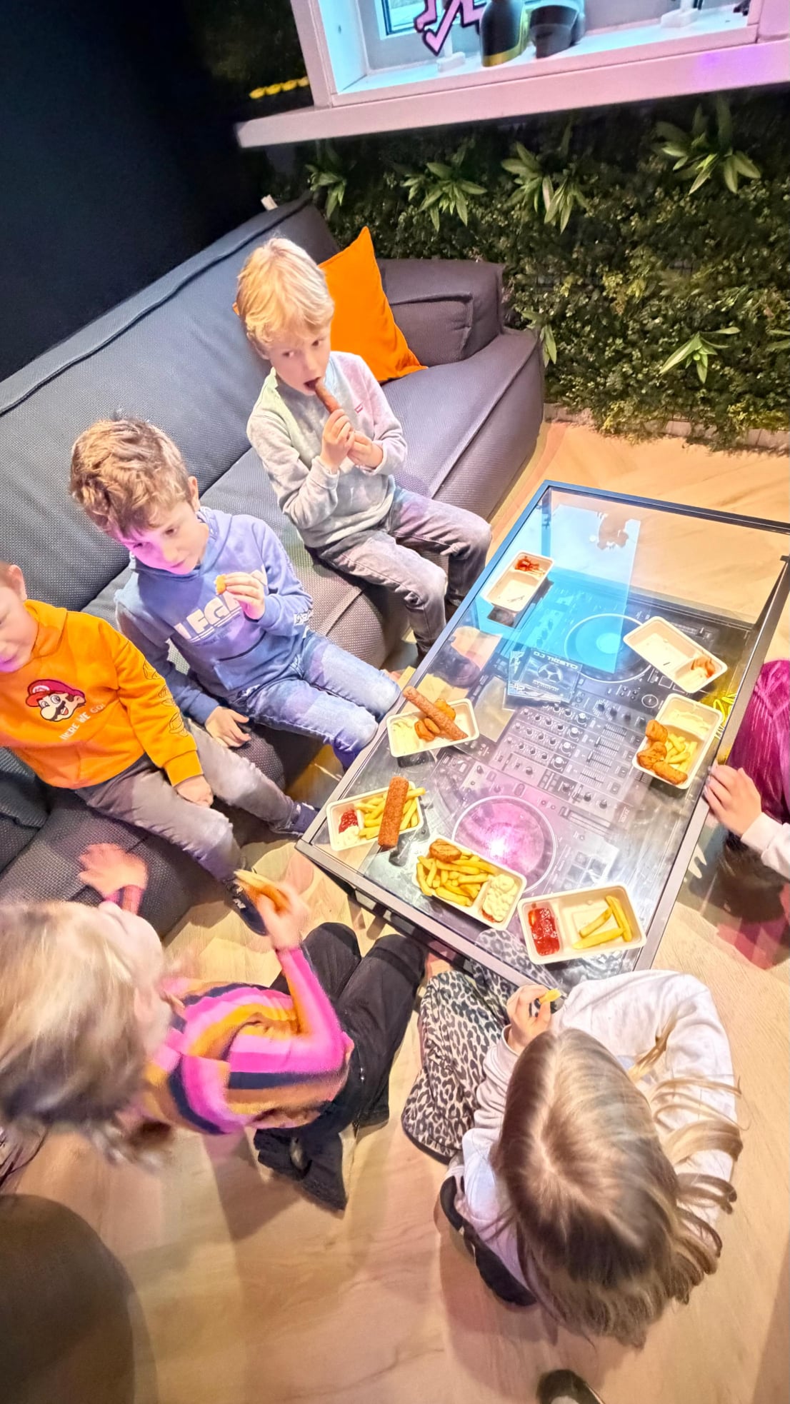kinderen spelen eten in leusden