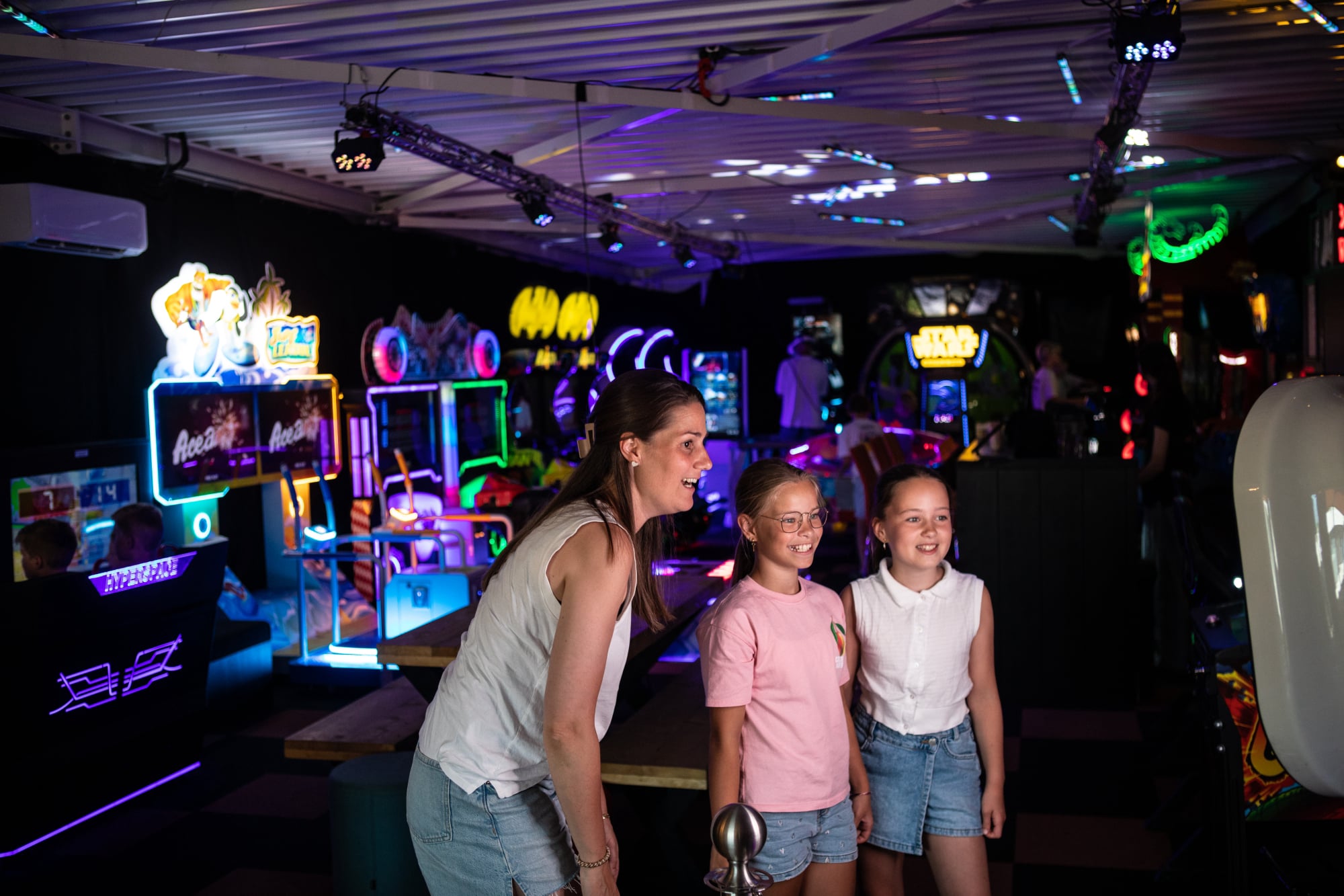 Kinder voor de photobooth tijdens een verjaardagsfeestje